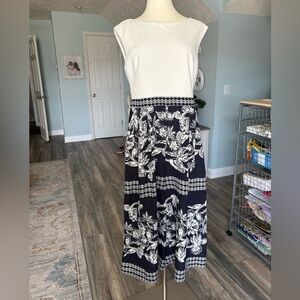 Vince Camuto Navy/White jumper pants sz 10